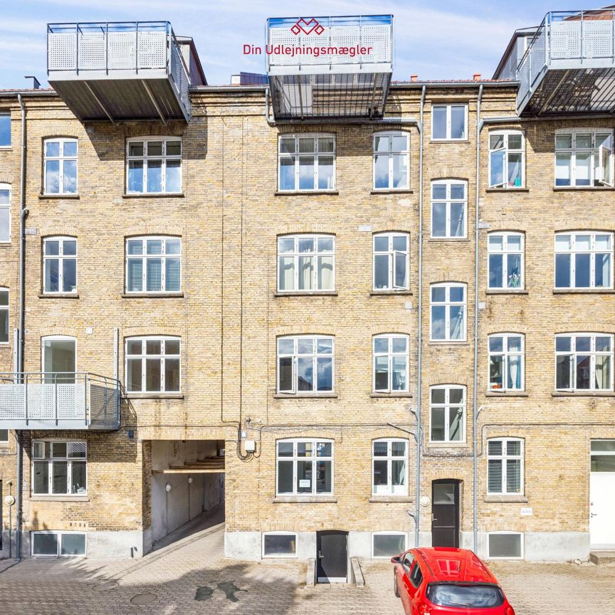 <b>Flot og lys 4-værelses lejlighed med sydvendt altan – Kastetvej, Aalborg Vestby</b> - Foto 1