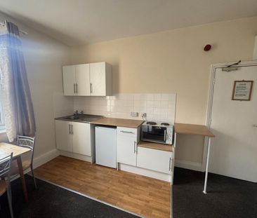 1 bedroom flat to rent - Photo 3