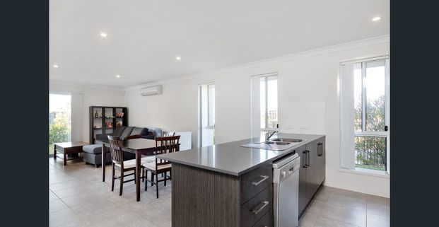 Perfectly positioned - Photo 1