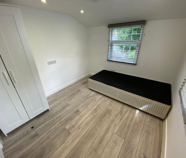 4 bedroom terraced house to rent - Photo 5