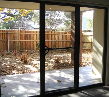 Cosy Ground Floor Lyneham Apartment - Photo 1