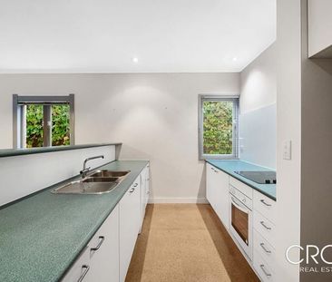 Spacious Two Bed Plus Sunroom Apartment - Photo 1