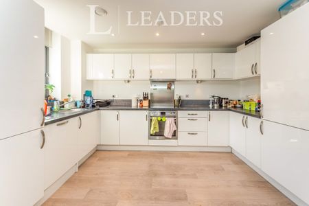 2 bedroom apartment to rent Somerville Court, Newsom Place, St. Peters Road, St. Albans, AL1 - Photo 2