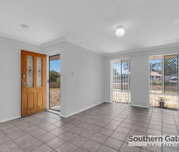 3x1 HOME IN CONVENIENT LOCATION - Photo 2