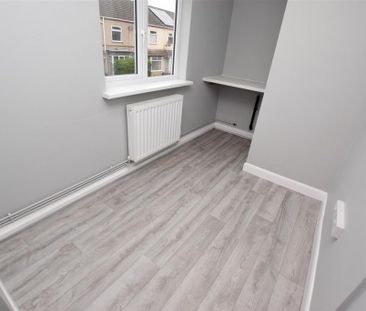 3 bedroom flat to rent - Photo 2