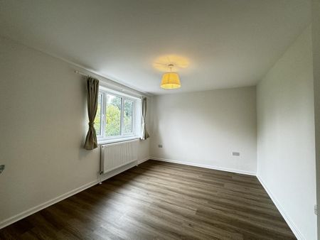 4 bedroom semi-detached house to rent - Photo 5
