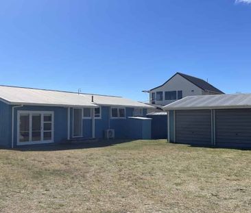 Short term beach front living - Photo 5