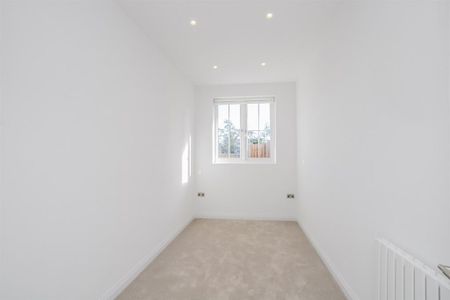 3 bedroom flat to rent - Photo 2