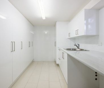 Family lifestyle oasis in the heart of the Gold Coast - Photo 1