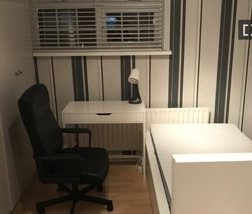 Beds for rent in a shared room for students in Dublin - Photo 6