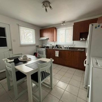 Grand appartement 4 1/2 semi-meublé (2 chambres), à louer - Photo 3