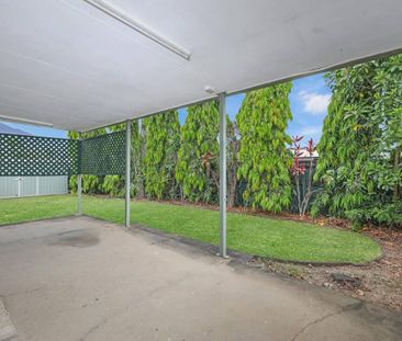 Fantastic Fully Air Conditioned Villa - Garage with Remote - Photo 1