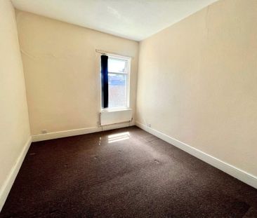 2 Bedroom Flat / Apartment - Clovelly Road, Southampton - Photo 4