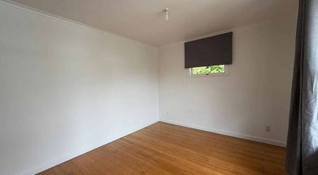 Charming Mt Eden 3BR Home w/ Parking - Photo 2