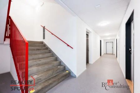 Pronájem bytu 1+kk 30 m - Fotografie 3