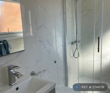 1 bedroom in a house share to rent - Photo 5