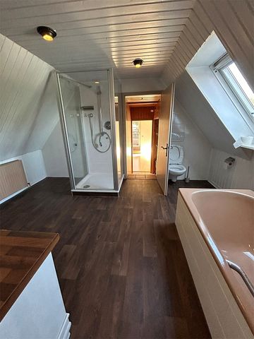 Geräumige Maisonettewohnung mit großer Dachterrasse in grüner Lage - Bezugsfrei ab sofort - Photo 3