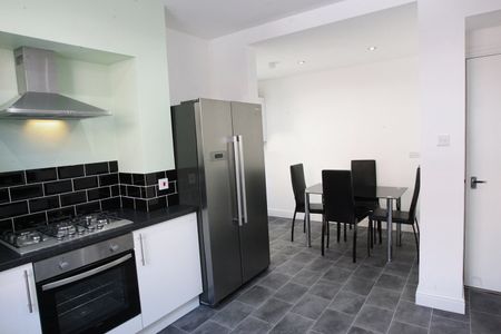 6 Bed Semi-Detached House, Salisbury Road, L15 - Photo 3