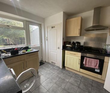 4 bedroom semi-detached house to rent - Photo 4