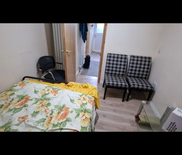 Room in a Shared House, Gaysham Avenue, IG2 - Photo 2