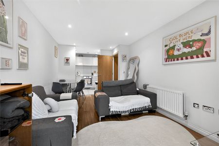 Viridian Apartments, 75 Battersea Park Road, Battersea, London, SW8 4DA - Photo 3