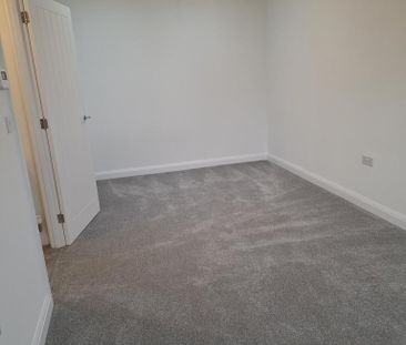 1 bedroom coach house to rent - Photo 2