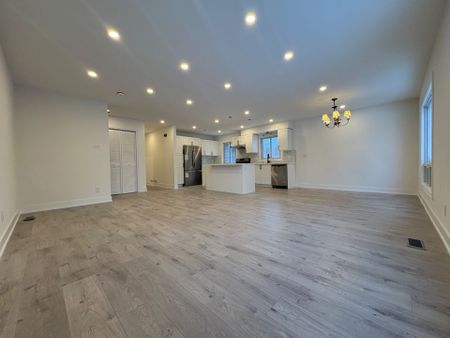 For Lease - 3 Highcroft Road, Barrie, Ontario - Photo 2