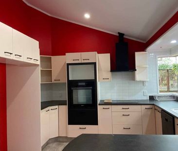 4 Bedroom House for rent in Dairy Flat - Photo 3