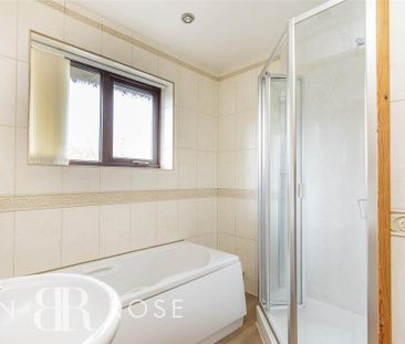 4 bedroom detached house to rent - Photo 4