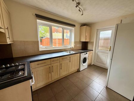 2 bedroom semi-detached house to rent - Photo 4