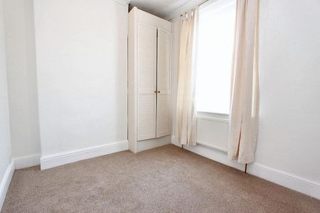 4 bedroom terraced house to rent - Photo 2