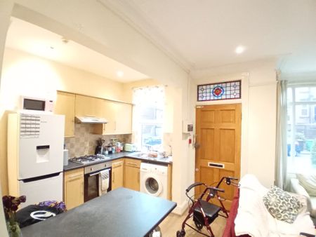 4 Bed - 47 Beechwood Mount, Burley, leeds - LS4 2NQ - Student - Photo 5