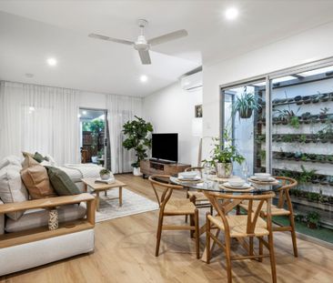 Chic Two-Bedroom Retreat in a Peaceful Location - Photo 5