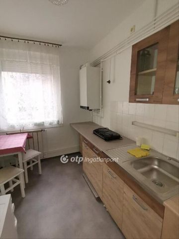 Kiadó jó állapotú panel lakás - Békéscsaba - Fotó 5
