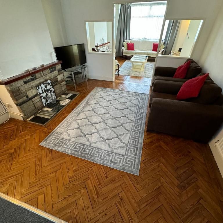 3 bedroom semi-detached house to rent - Photo 1