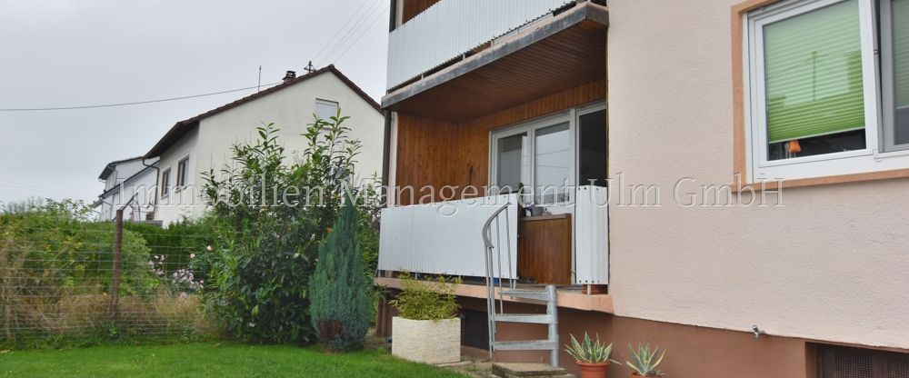 Schöne 4-Zimmer-Wohnung mit Balkon und Gartenanteil! - Photo 1
