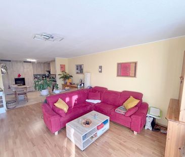 Sonnige 3-Zimmer-Wohnung mit Balkon und neuer Einbauküche! - Photo 3