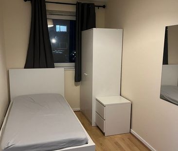 Room in a Shared House, Cowbridge Lane, IG11 - Photo 5