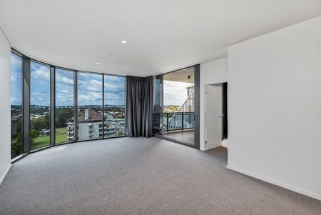 Valencia Residences - Photo 2