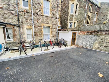 House share to rent - Photo 4