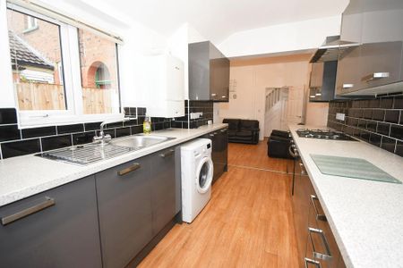 1 bedroom semi-detached house to rent - Photo 4