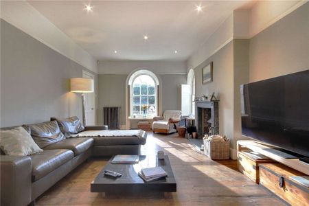 A fine Grade ll listed Regency townhouse in this exceptional 'old village' setting - Photo 5