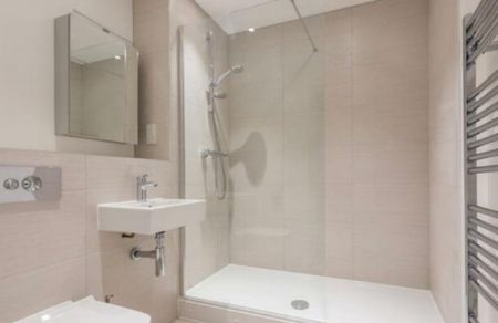 2 bed Apartment - To Let - Photo 4