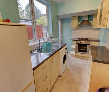 2 bedroom semi-detached house to rent - Photo 5