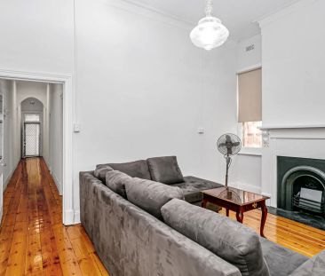 Low maintenance three bedroom close to cbd - Photo 2