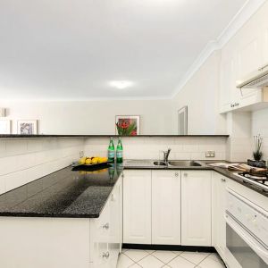 TWO BEDROOM UNIT IN GREAT LOCATION! - Photo 2