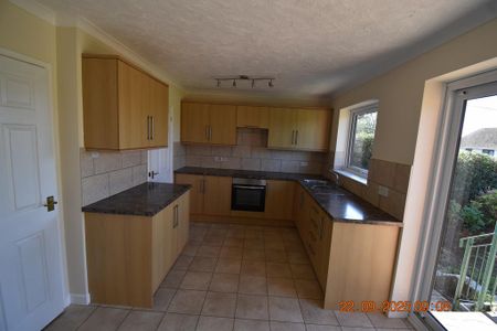 3 bedroom detached bungalow to rent - Photo 5