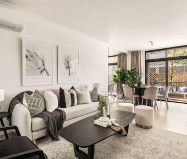 Three Bedroom Townhouse with Parking - Unfurnished - Photo 4