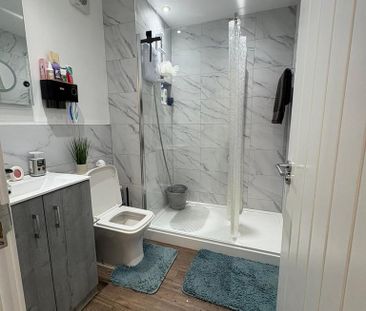 2 bedroom end of terrace house to rent - Photo 3
