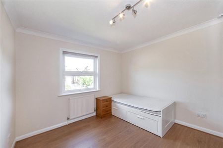 3 bedroom house in London - Photo 5